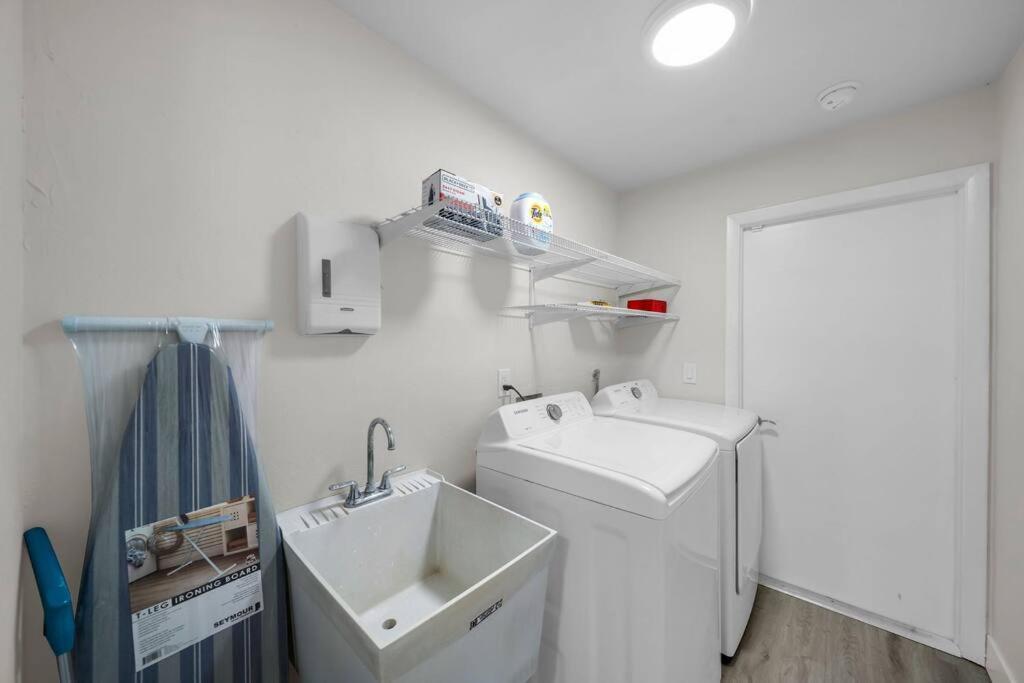 Villa Luxury Waterfront Haven In Cape Coral - Dog-Friendly Escape With Private Pool Exterior foto